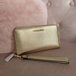 NWT Michael Kors Mercer Large Metallic Leather Smartphone Wristlet - pale gold